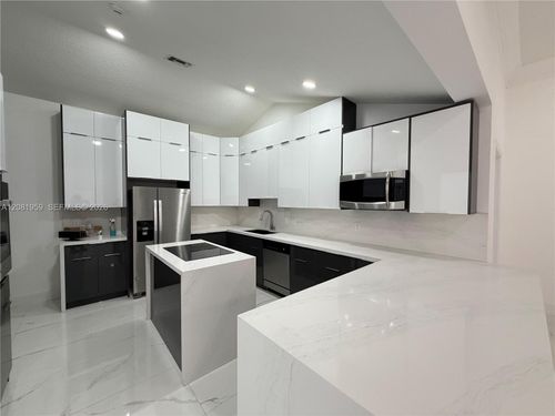 2029-2029 Greenview Cove Dr, Wellington, FL, 33414-7746 | Card Image