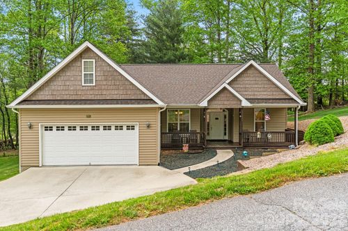 112 Chestnut Lane, Hendersonville, NC, 28792 | Card Image