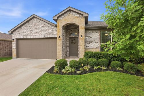 9005 Fescue Dr, Fort Worth, TX, 76179-8111 | Card Image