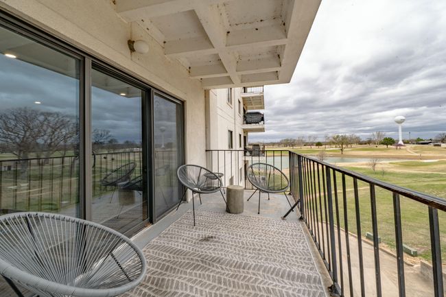 Balcony | Image 15
