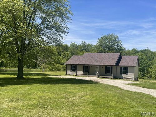 205 New Douglas Ave, Sorento, IL, 62086-3223 | Card Image