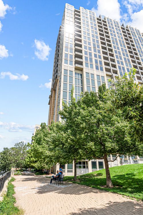 1105-700 N Larrabee St, Chicago, IL, 60654-7057 | Card Image