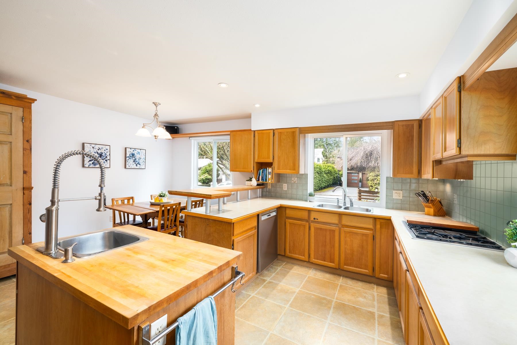 5480 Blueberry Lane, House other with 4 bedrooms, 2 bathrooms and 4 parking in North Vancouver BC | Image 20