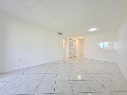 204-6106 Forest Hill Boulevard, West Palm Beach, FL, 33415 | Card Image