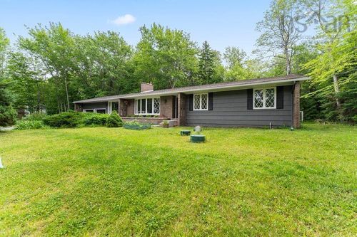 77 Fletcher Dr, House with 3 bedrooms, 2 bathrooms and 4 parking in Fall River NS | Card Image