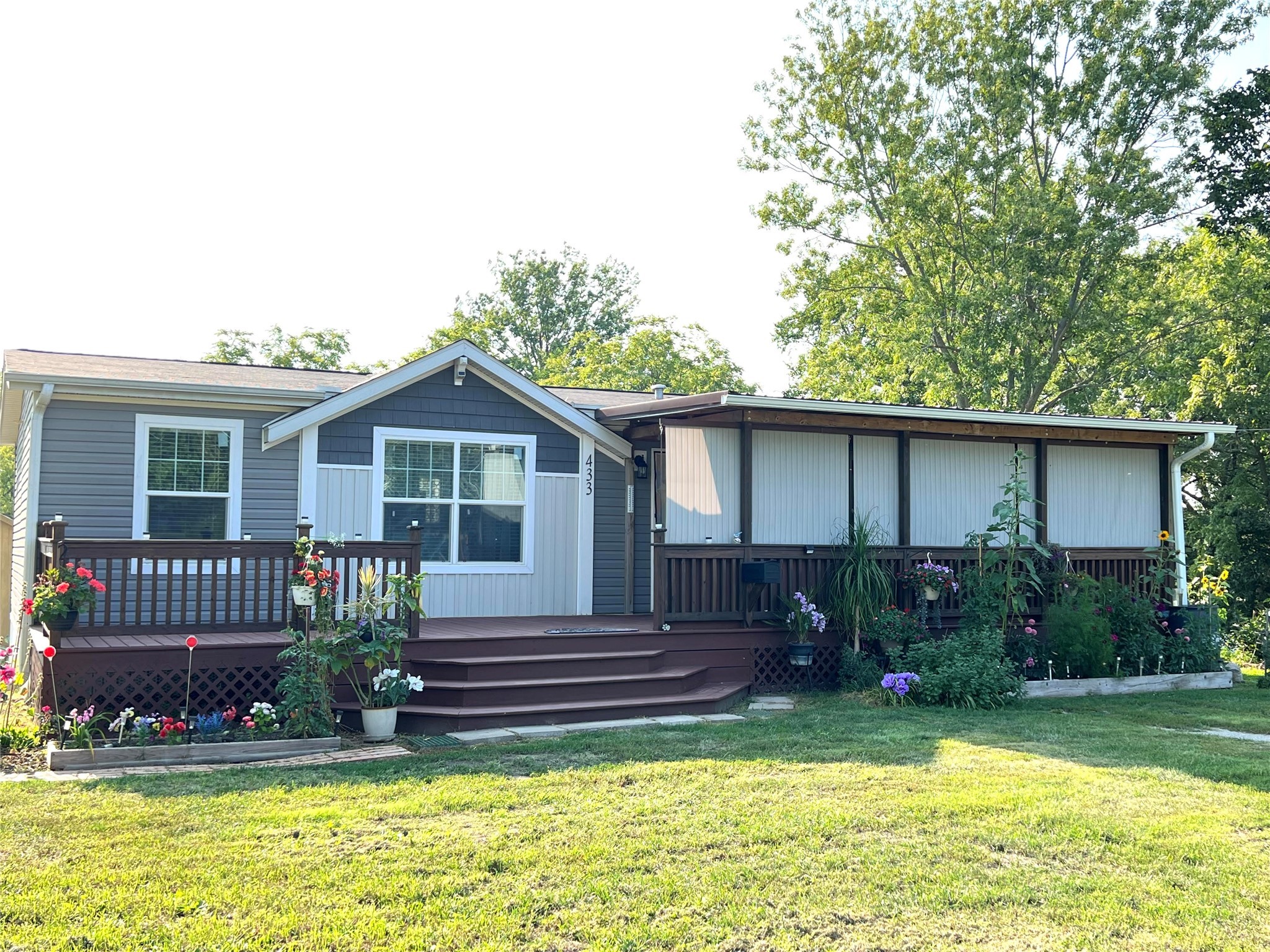 16th St, Chariton, IA 50049