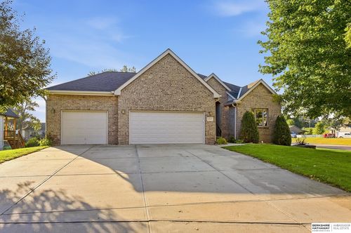19515 Lakeside Cir, Plattsmouth, NE, 68048-8025 | Card Image