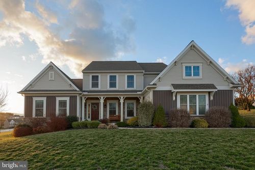 8 Ivanhoe Ln, WRIGHTSVILLE, PA, 17368-9182 | Card Image