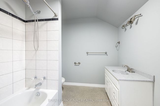 4160 Dorchester Rd, Home with 3 bedrooms, 2 bathrooms and 4 parking in Niagara Falls ON | Image 12