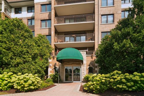apt-506a-15 S Pine St, Mount Prospect, IL, 60056-3147 | Card Image