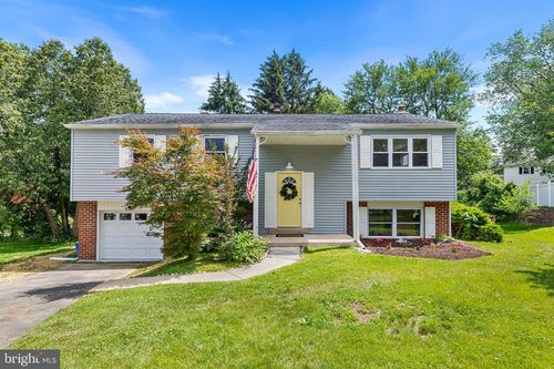 742 Goodale Dr, ASTON, PA, 19014-2512 | Card Image