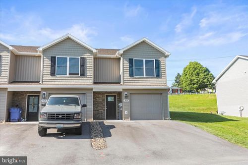 8820 Hillside Way, WAYNESBORO, PA, 17268-7616 | Card Image