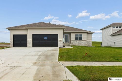 8704 Legacy St, Papillion, NE, 68046-5125 | Card Image