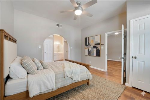 4519 N Main St, Houston, TX, 77009-4521 | Card Image