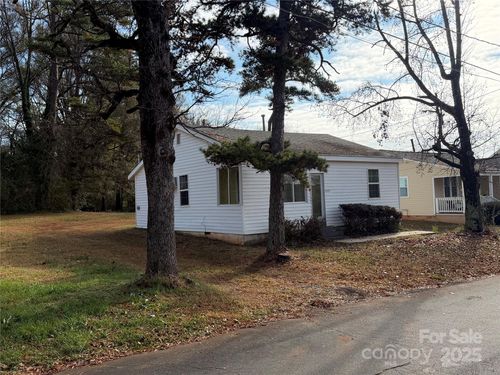 2505 Moreland St, Charlotte, NC, 28208-6028 | Card Image