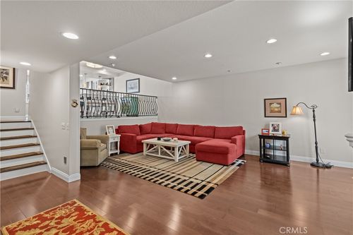 22255 Erwin St, Woodland Hills, CA, 91367-0959 | Card Image
