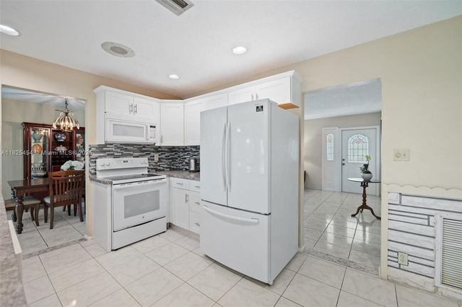 6905 Nw 73 Rd St, House other with 2 bedrooms, 2 bathrooms and null parking in Tamarac FL | Image 8