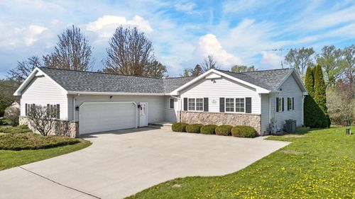 914 Hawthorne Drive, Howards Grove, WI, 53083 | Card Image