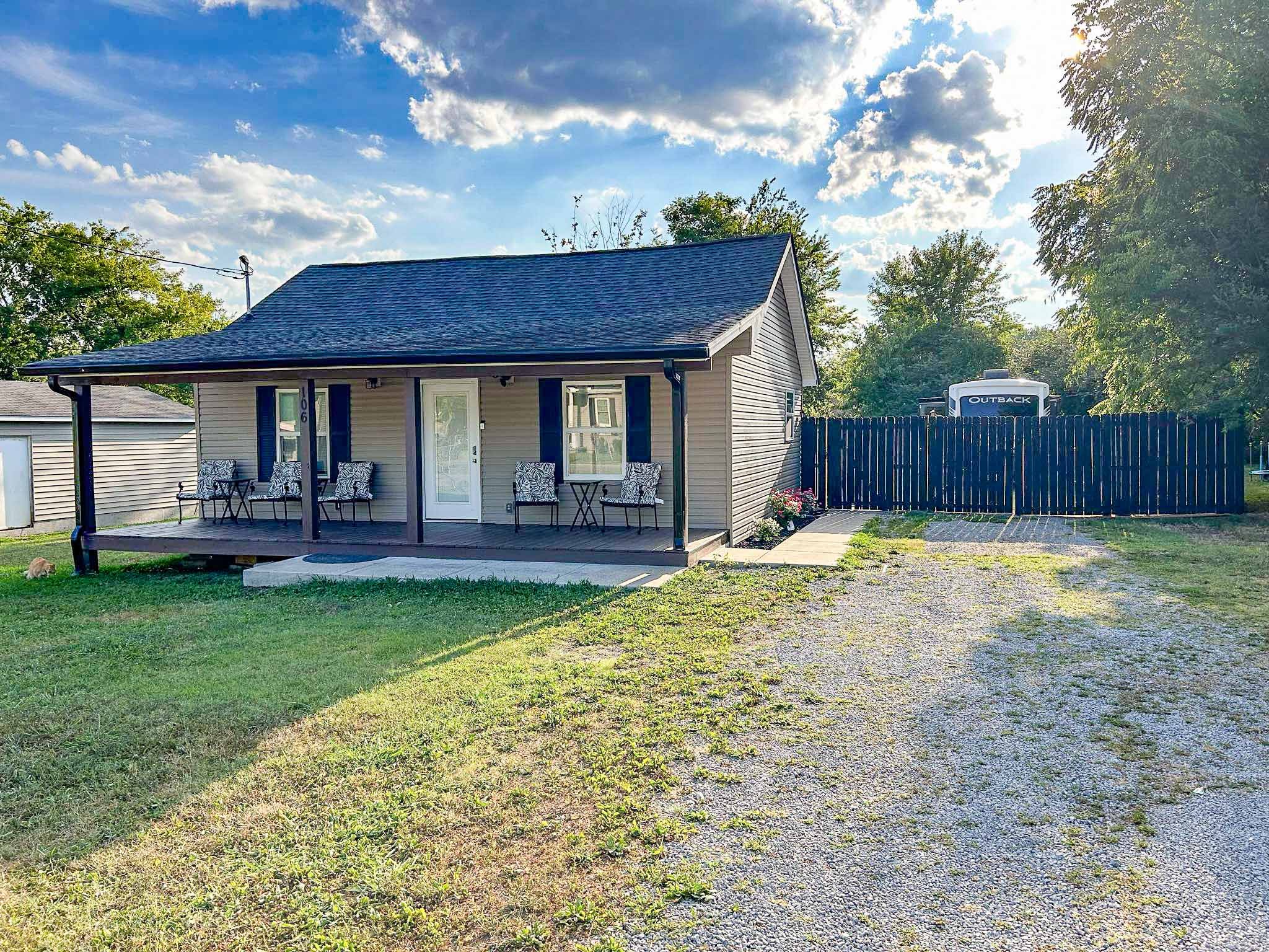 Maple St, Shelbyville, TN 37160