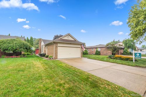 42917 Freeport Dr, Sterling Heights, MI, 48313-2836 | Card Image