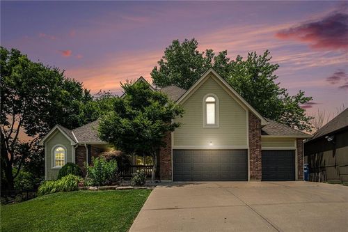 1112 White Birch St, Liberty, MO, 64068-7438 | Card Image