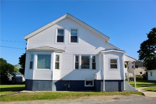 204 Lewis St, North Providence, RI, 02904-4739 | Card Image