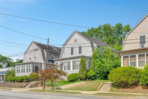 1058 Narragansett Blvd, Cranston, RI, 02905-4230 | Card Image