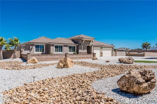 8145 Heartland Cir, Hesperia, CA, 92344 | Card Image