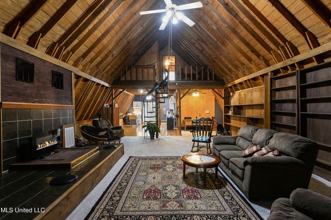 Living Room | Image 8