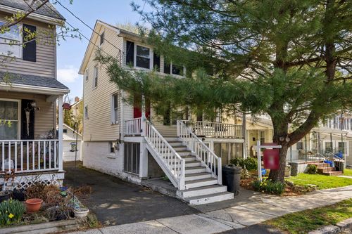 86 Brookside Ave, Nyack, NY, 10960-4302 | Card Image