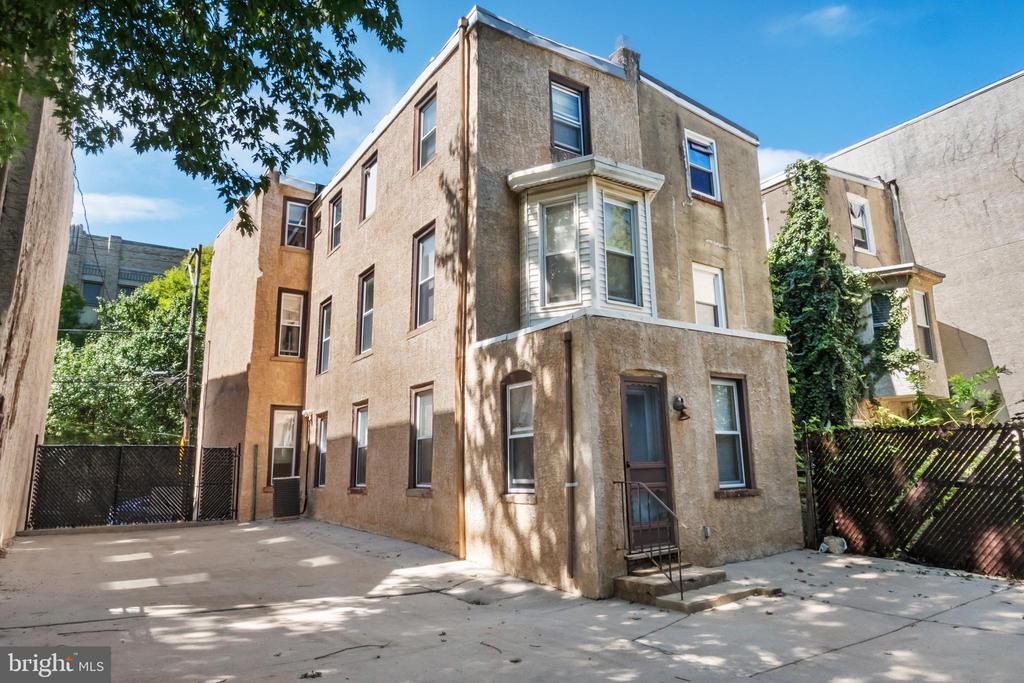 Land in PHILADELPHIA 4