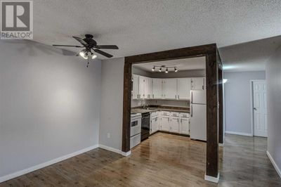 315 Southampton Dr Sw, Condo with 3 bedrooms, 1 bathrooms and 2 parking in Calgary AB | Image 3