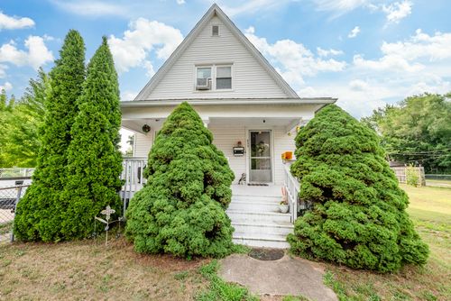 833 Pearl St, Benton Harbor, MI, 49022-5126 | Card Image