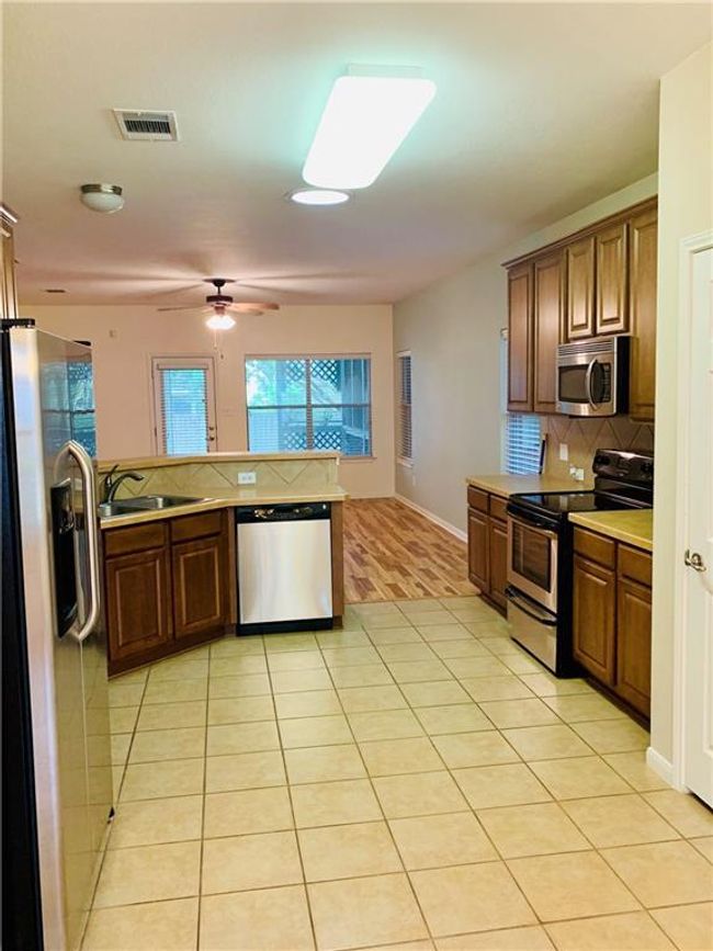 1118 Boxwood Loop, House other with 4 bedrooms, 2 bathrooms and 4 parking in Georgetown TX | Image 5