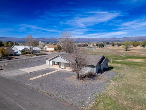 404 Se Birdie Cir, Cedaredge, CO, 81413-3851 | Card Image