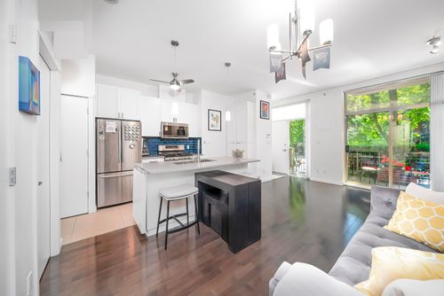 983 Richards St, Vancouver, BC, V6B3B6 | Card Image