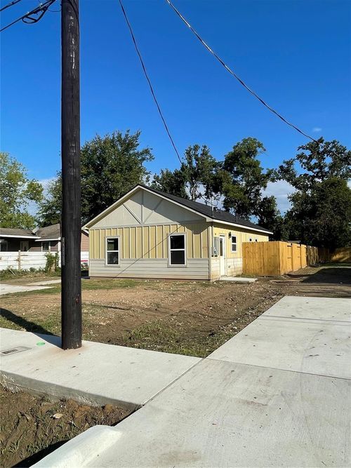 5715 Rietta St, Houston, TX, 77016-4248 | Card Image