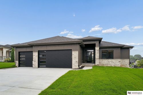 7805 N 167th Ave, Bennington, NE, 68007-2847 | Card Image