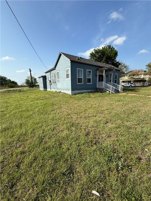 507 E Logan St, Calvert, TX, 77837-8226 | Card Image