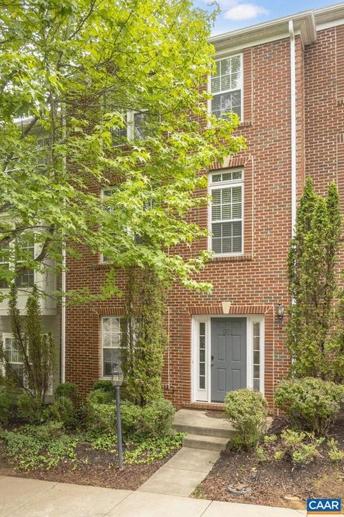 921 Bing Ln, CHARLOTTESVILLE, VA, 22903-4048 | Card Image