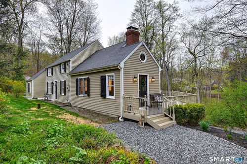 27 Chestnut Hill Rd, Sandy Hook, CT, 06482-1517 | Card Image