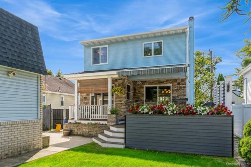 105 Howell St, Bellmore, NY, 11710-3315 | Card Image