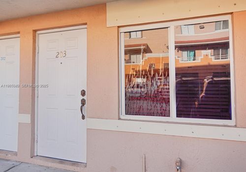 apt-203-37 W 11th St, Hialeah, FL, 33010-4094 | Card Image