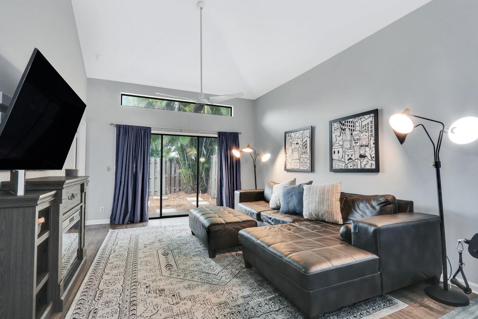 Thyme Dr, Palm Beach Gardens, FL 33418