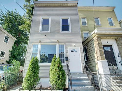 7 Stevens Ave, Jersey City, NJ, 07305-3011 | Card Image