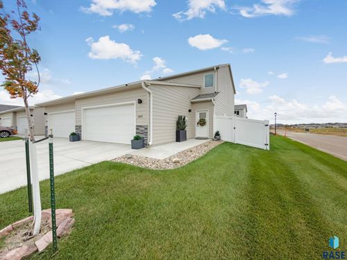 3401 S Chalice Pl, Sioux Falls, SD, 57106-7139 | Card Image