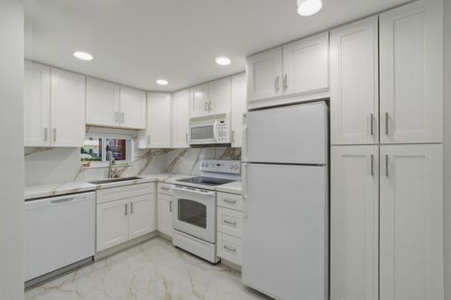 106-371 S Hollybrook Dr, Pembroke Pines, FL, 33025-1207 | Card Image