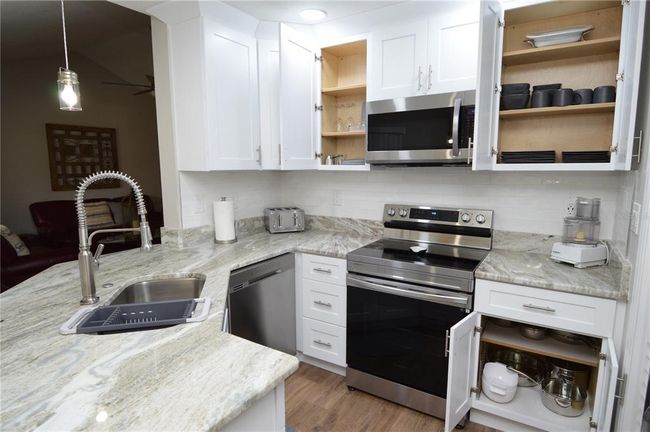 UNIT-202 - 8613 Mallard Reserve Dr, Condo with 2 bedrooms, 2 bathrooms and null parking in TAMPA FL | Image 6