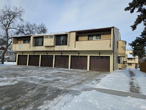 c20-820 10th St S, Fargo, ND, 58103-2663 | Card Image