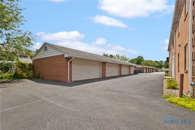 APT-4 - 5431 Cresthaven Ln, Condo with 2 bedrooms, 2 bathrooms and 2 parking in Toledo OH | Image 4